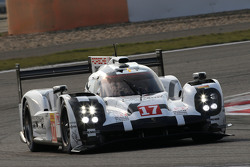 #17 Porsche Team Porsche 919 Hybrid: Timo Bernhard, Mark Webber, Brendon Hartley