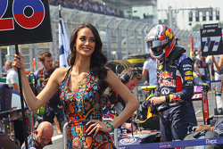 Грид-гёрл Даниила Квята, Red Bull Racing RB11