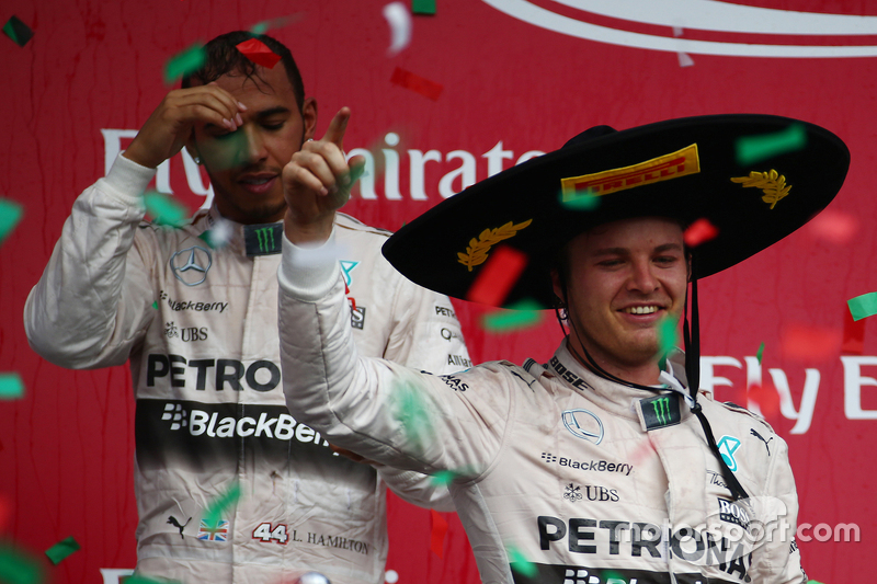 Podium: Race winner Nico Rosberg, Mercedes AMG F1 W07