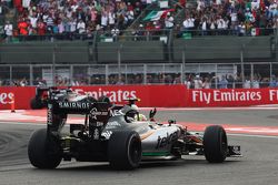 Sergio Perez, Sahara Force India F1 VJM08 waves at the end of the race