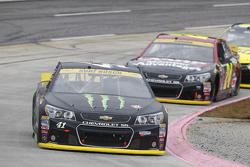 Kurt Busch, Stewart-Haas Racing Chevrolet and Jeff Gordon, Hendrick Motorsports Chevrolet