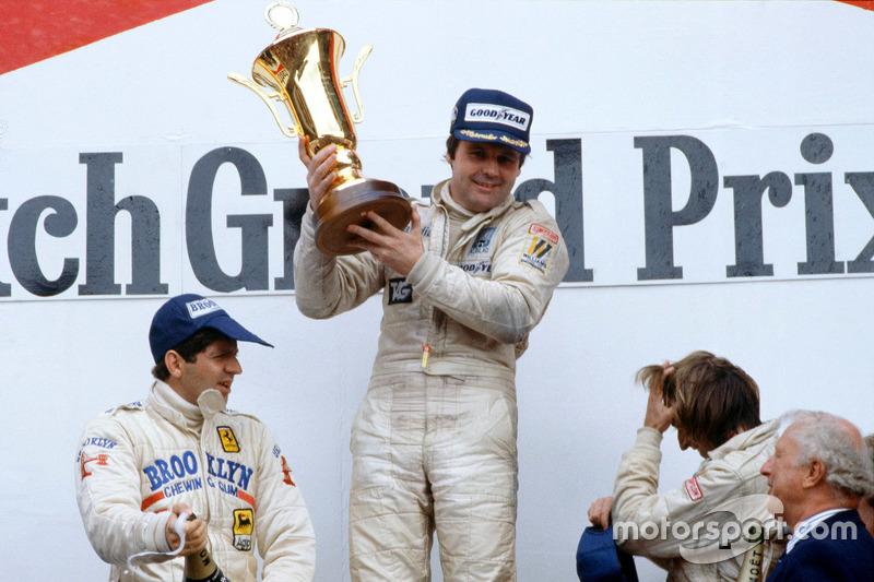 Podium: race winnaar Alan Jones, Williams, tweede Jody Scheckter, Ferrari, derde Jacques Laffite, Ligier