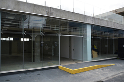 Nueva estructura atrás de los boxes