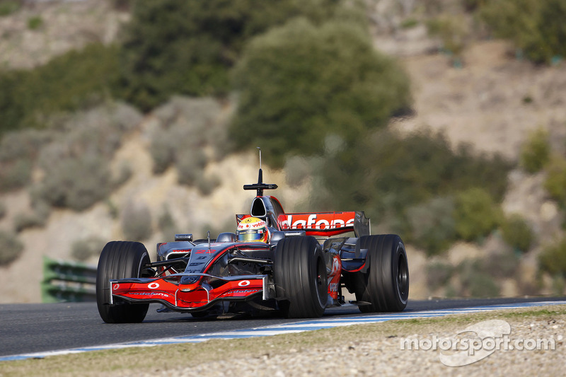Lewis Hamilton test ediyoryeni McLaren Mercedes MP4-23
