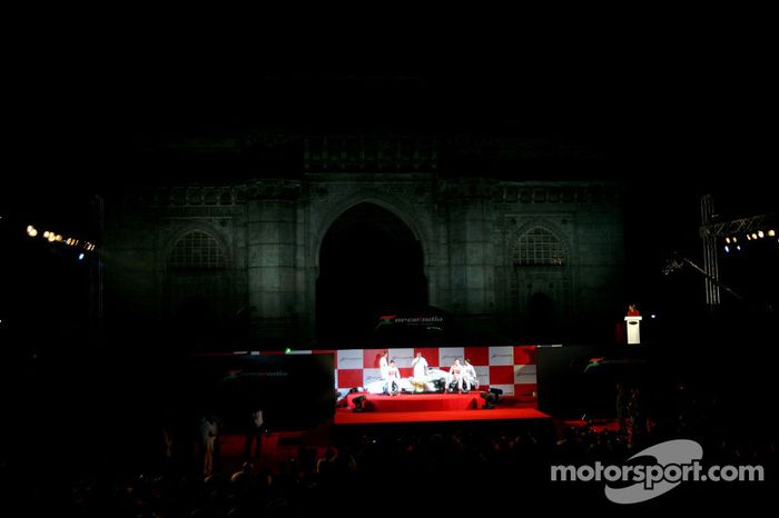 Ceremonia de lanzamiento