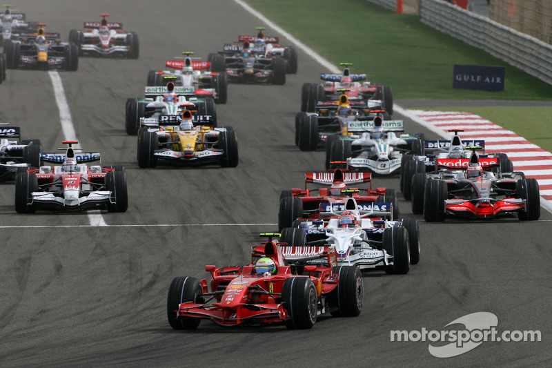 Start: Felipe Massa, Scuderia Ferrari, F2008 ve Robert Kubica, BMW Sauber F1 Team, F3.08