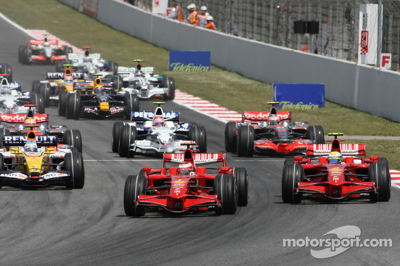 Start: Kimi Raikkonen, Scuderia Ferrari, F2008 leads, Felipe Massa, Scuderia Ferrari, F2008