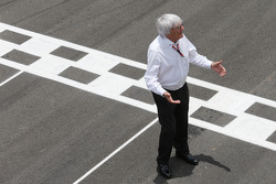Bernie Ecclestone, op de grid