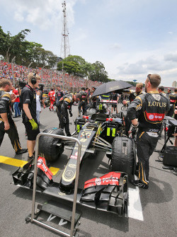 Lotus F1 E23 de Romain Grosjean, Lotus F1 Team en la parrilla