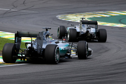 Льюис Хэмилтон, Mercedes AMG F1 Team и Нико Росберг, Mercedes AMG F1 Team