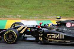 Pastor Maldonado, Lotus F1 E23 avec le hashtag #PrayForParis sur sa voiture