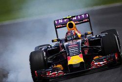Daniil Kvyat, Red Bull Racing RB11 locks up under braking