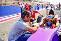 Juan Pablo Montoya? with Tatiana Calderon on the starting grid