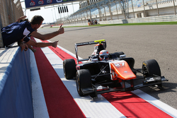Race 2 winnaar Luca Ghiotto, Trident