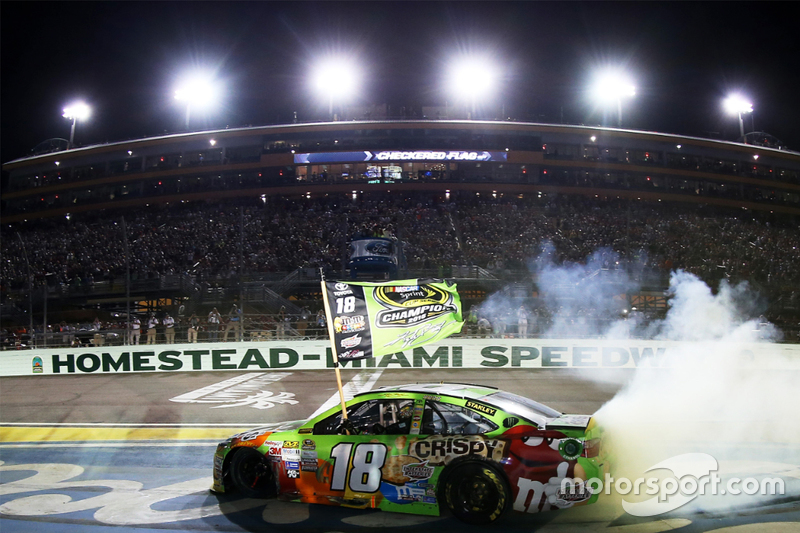 Perayaan Juara NASCAR Sprint Cup 2015 Kyle Busch, Joe Gibbs Racing Toyota