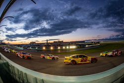 Kevin Harvick, Stewart-Haas Racing Chevrolet, Kyle Busch, Joe Gibbs Racing Toyota, Joey Logano, Team