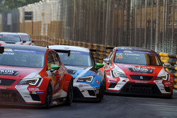 Pepe Oriola, SEAT Leon, Team Craft-Bamboo LUKOIL and Stefano Comini, SEAT Leon, Target Competition