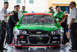 La voiture de Danica Patrick, Stewart-Haas Racing Chevrolet à l'inspection