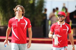 Roberto Merhi, Manor Marussia F1 Team con su compañero de equipo Will Stevens, Manor Marussia F1 Tea