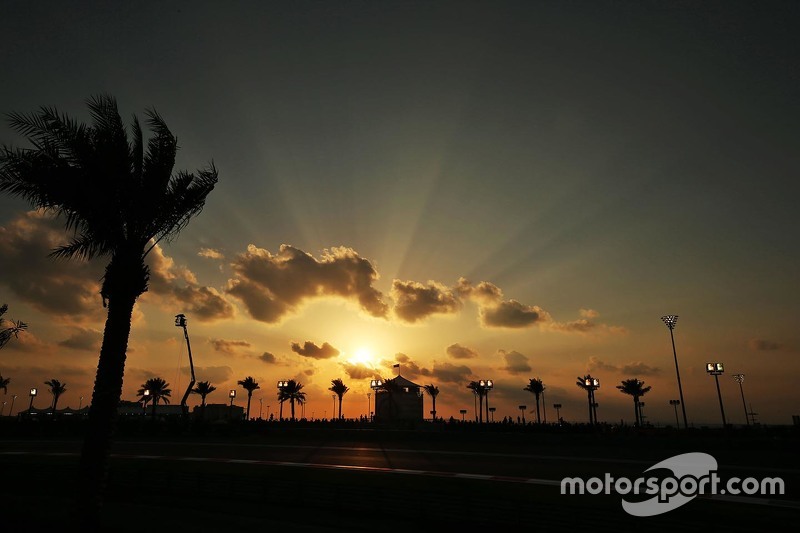 O sol se põe em Abu Dhabi