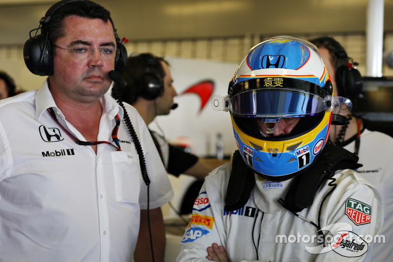 Eric Boullier y Fernando Alonso, McLaren MP4-30