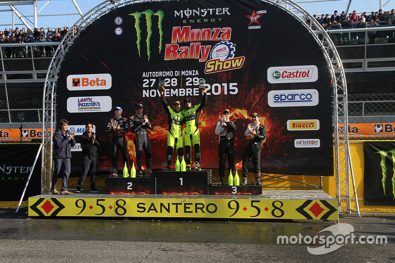 Podium: winners Valentino Rossi and Carlo Cassina, Ford Fiesta, second place Thierry Neuville and Ju