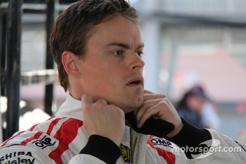 #34 James Moffat (Garry-Rogers-Volvo)