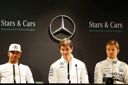 Lewis Hamilton, Nico Rosberg y Toto Wolff, Mercedes AMG F1 accionista y Director Ejecutivo