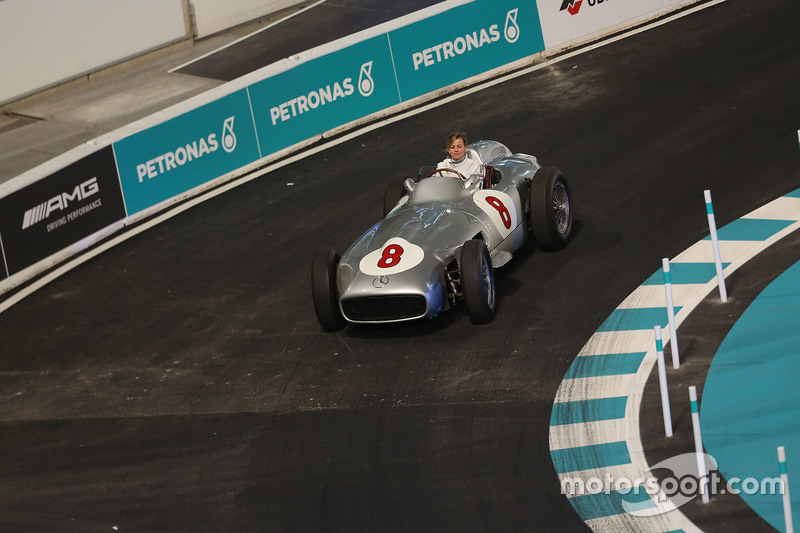 Susie Wolff, Mercedes-Benz W 196 R