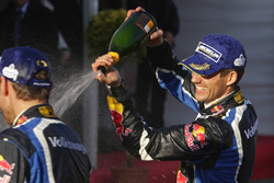 Podium: winnaars Sébastien Ogier, Julien Ingrassia, Volkswagen Motorsport