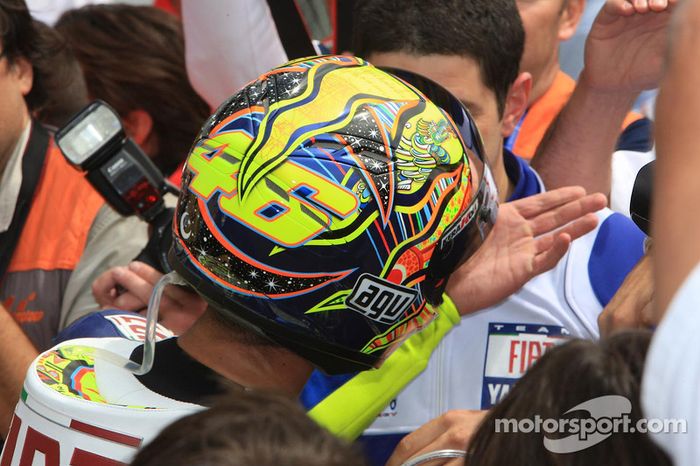 Ganador de la carrera Valentino Rossi celebra