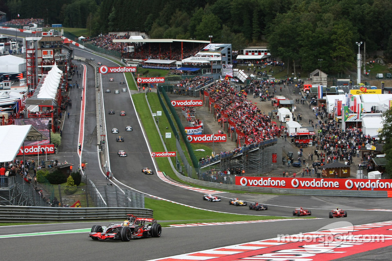 Start, Lewis Hamilton, McLaren Mercedes, MP4-23 ve Felipe Massa, Scuderia Ferrari, F2008