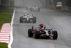 Sébastien Bourdais, Scuderia Toro Rosso, STR03 devant Kazuki Nakajima, Williams F1 Team, FW30