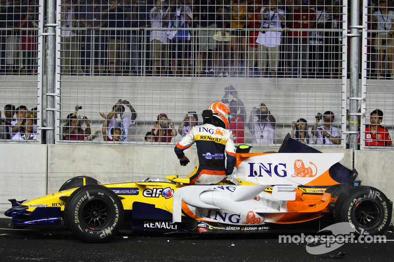 Nelson A. Piquet, Renault F1 Team, crashes