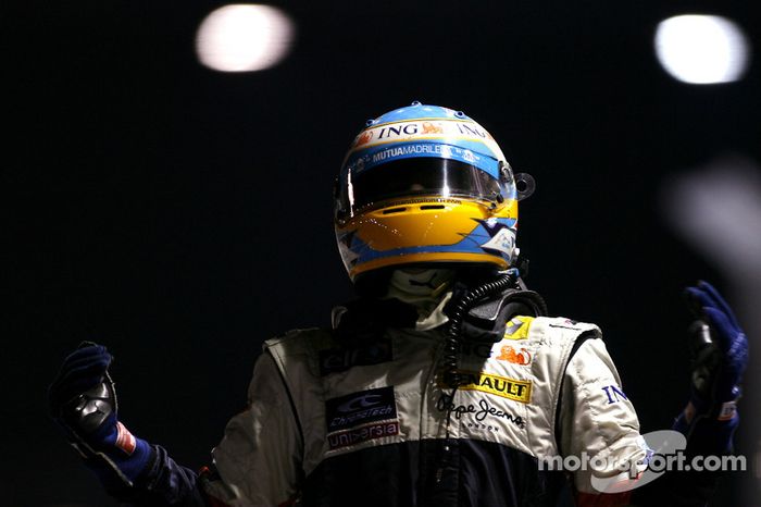 Ganador de la carrera Fernando Alonso celebra