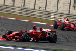 Кими Райкконен, Scuderia Ferrari, F2008 и Фелипе Масса, Scuderia Ferrari, F2008