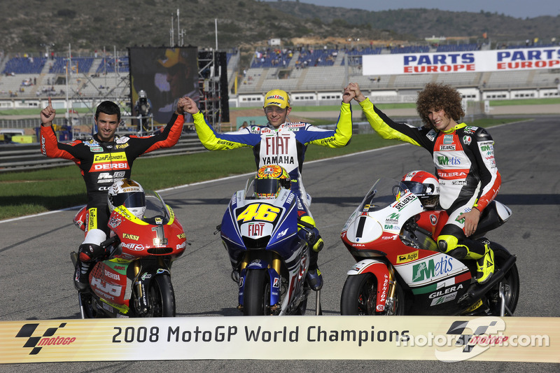 Celebración del título con Marco Simoncelli y Mike di Meglio
