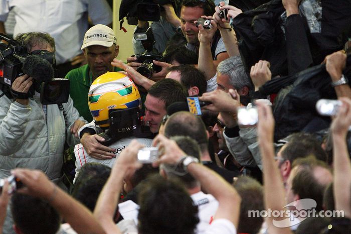 Campeón del Mundo F1 2008, Lewis Hamilton, celebrando