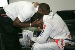 Comemoração emocionante, Hamilton e seu pai, Anthony