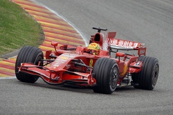 Valentino Rossi testet den Ferrari F2008