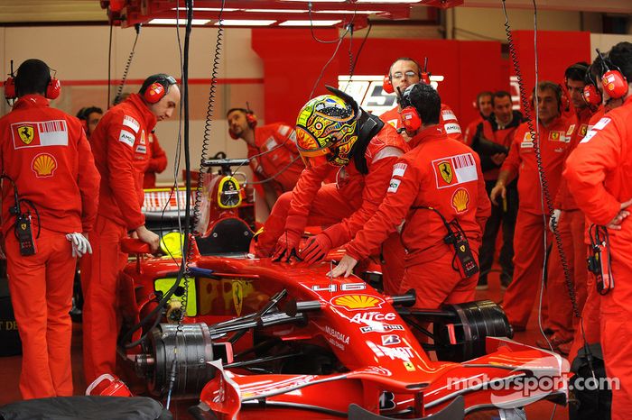 Valentino Rossi prueba con Ferrari en 2008