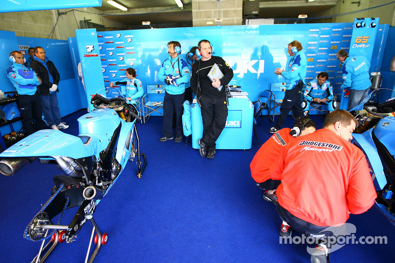 Rizla Suzuki MotoGP pit box