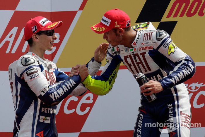 Podio: ganador de la carrera Valentino Rossi Fiat Yamaha Team celebra su triunfo 100 de MotoGP con  Jorge Lorenzo, segundo