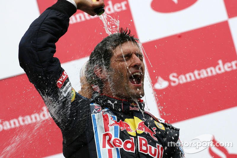 Podium : le vainqueur Mark Webber, Red Bull Racing fête sa victoire