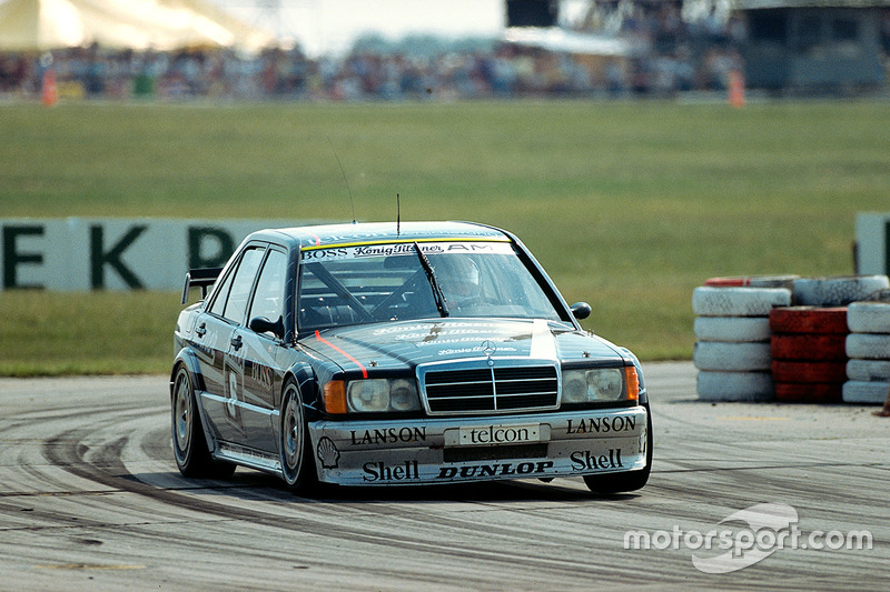Перед сезоном-1990 в спортивном отделе Mercedes прошла реструктуризация. В том году на счету компании оказалось пять побед, а пилот Курт Тим стал третьим по итогам чемпионата, улучшив на одну позицию свой прошлогодний результат