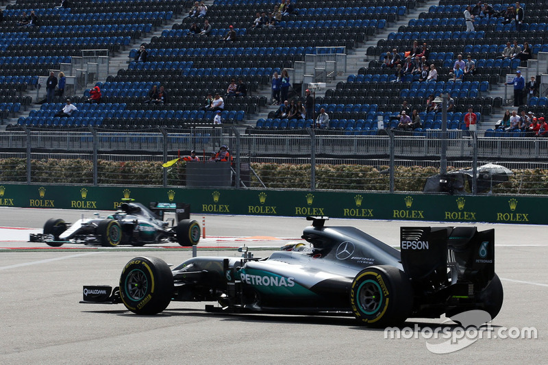 Lewis Hamilton, Mercedes AMG F1 Team W07 is passed by team mate after he spun