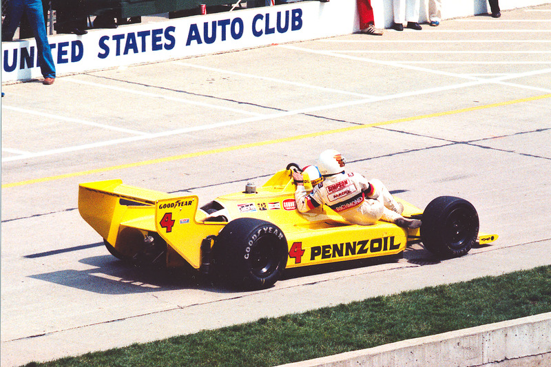 Johnny Rutherford mit Anhalter Tim Richmond