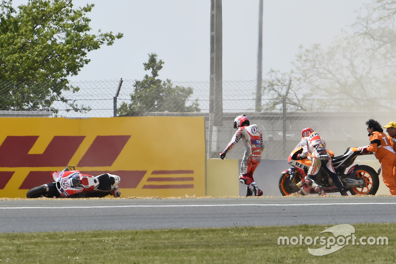 Sturz: Marc Marquez, Repsol Honda Team, und Andrea Dovizioso, Ducati Team