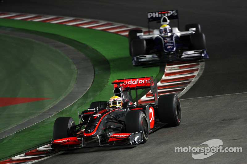 Lewis Hamilton, McLaren Mercedes leads Nico Rosberg, WilliamsF1 Team