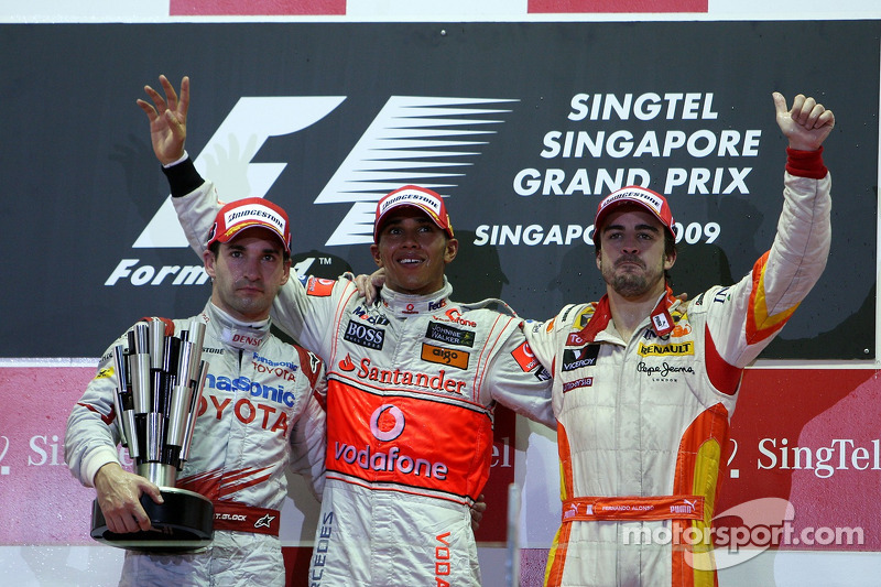 Podio: ganador de la carrera Lewis Hamilton, McLaren Mercedes, segundo lugar Timo Glock, Toyota F1 T